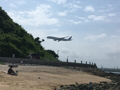 予報では雷雨でしたが気持ちよく晴れた翌日、同好の友人が到着する飛行機を瀬長島で撮影して那覇空港でピックアップしてドライブに出かけます。