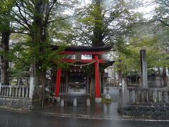 次に訪れたのは、
「忍野八海 淺間神社」。
「せんげんじんじゃ」と読む神社は、
この辺りには多いヨ。