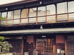 と思ったら、この建物がお目当てのきんせ旅館でした♪
江戸末期に揚屋として建てられた、推定築後250年といわれる建物。

後に旅館として営業していたそうです。

★きんせ旅館
http://kinseinn.com/

宿泊もできるのですが、どちらかというと外国人旅行客向け？
サイトは英語がデフォルトのようで、日本語にするとちょっとおかしくなっていました（笑）


