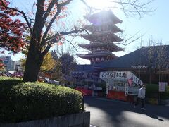 浅草寺に来ました。一応屋台は出ているようです。