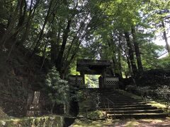 津和野の街中に車を停めたところ、受付のおじいさんから強く勧められたので「永明寺」というお寺を訪ねてみました。