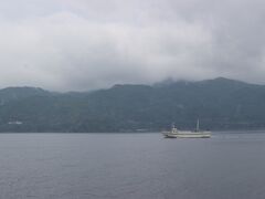 新潟港から約２時間半。
佐渡島の両津湾に入ります。