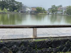 猿沢池に出ます。スターバックスコーヒーを過ぎて、