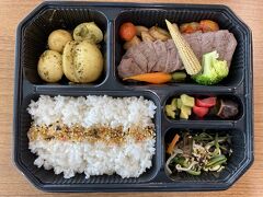 【会社で頼むサラメシ／デリバリー弁当】

今日のお肉は「マトン」らしい。臭みもなく、柔らかくて美味い！