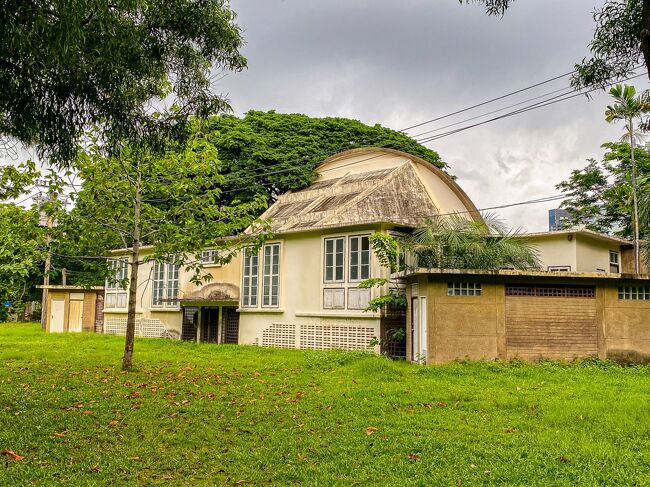 人体実験でもしていそうな不気味な建物・・・