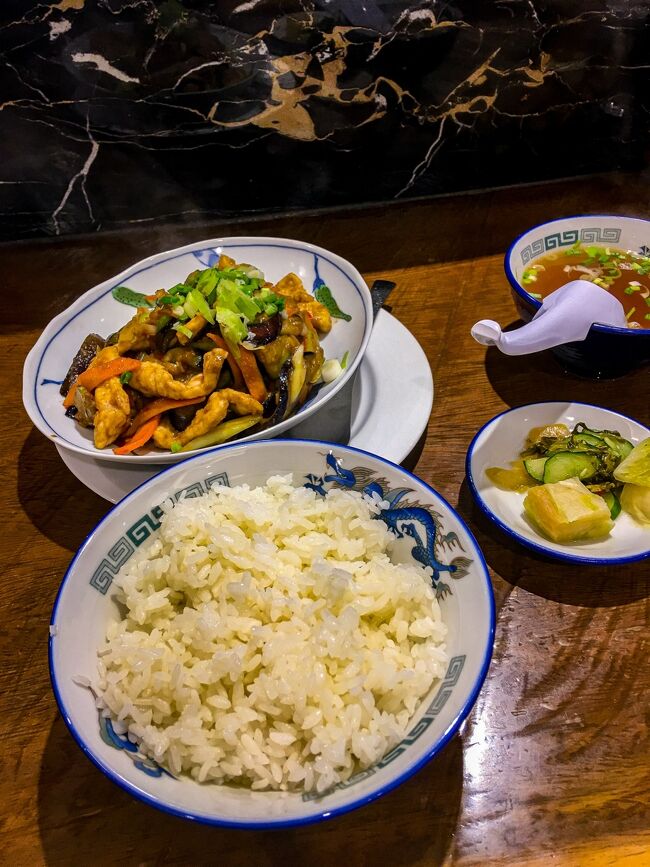打合せに行く途中、フジスーパー２階にあるラーメン亭で昼食