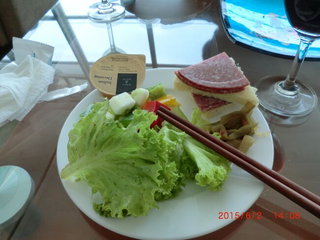 ANAラウンジ:昼飯時間帯なので腹に入れました。