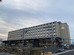 ホテル エミオン 京都
https://www.hotel-emion.jp/kyoto/

2020年7月オープン。梅小路京都西駅から連絡通路でつながっています。