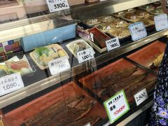 京都舞坂
https://maisaka.com/

駅から少し離れて七本松通りにあるうなぎとすっぽんの専門店。店内でいただいたのはこどもの頃、大昔のことです。
