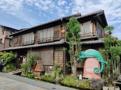 うなぎ専門店のうなっ子さん
カメレオンのオブジェが目を引きました。
