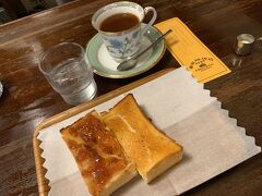 金沢でしたかったこと、カフェでモーニング(＾ω＾)
このパンもふわふわカリッと美味しい焼き具合で、オリジナルブレンドコーヒーは飲みやすくて後味もすっきり！
このコーヒーが気に入って、珈琲豆を購入し持ち帰りました。