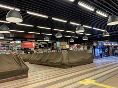 19時前、越後湯沢駅で降車。
やる気のない構内にちょっと驚き。オフシーズンのリゾート地ってどこもこんな感じなのかな。