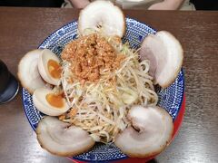 6月18日
ぶぶか
黒丸肉食系油そば。