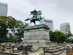 『楠木正成像』。

どなたか良く存じ上げませんが(汗)、後醍醐天皇を助けた武将らしいです。