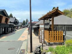 神奈川県・箱根『箱根町 箱根関所』の写真。

今回は行きません。

江戸時代交通史の重要な遺跡、箱根関所。
その復元にも、当時の匠の技や道具を使い
およそ140年の時を経て
再び、芦ノ湖畔にその姿をあらわしました。
その堂々とした佇まいは、感動させ、
まるで江戸時代に迷いこんだようです。
関所であるがゆえの、眺望豊かな立地場所は
まさに、箱根芦ノ湖の旅の玄関口。
箱根関所は、訪れる人を、
歴史ロマン溢れる箱根の旅へと誘います。