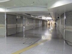 Whityうめだ
JR大阪駅前の地下街。
緊急事態宣言による休業要請でただのシャッター通りに。