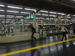 阪急「大阪梅田駅」ホームの数の多さに驚きました。