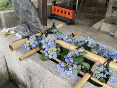 花手水にも猪。