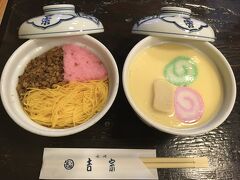 下足番が居る老舗で大きな茶碗蒸しを堪能。優しいお味のせいか、赤ちゃん連れのファミリーに人気の様子でした。