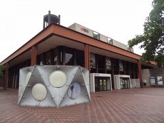 =EXPO'70パビリオン=
万博開催時、日本鉄鋼連盟が出展したパビリオン「鉄鋼館」の建物です。
この建物、今は‥