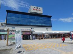 道の駅象潟です。

象潟と金浦のカキが　7月1日に解禁するので
まだ　小砂川産　は　ひとつ900円と　高いです。