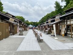 コチラも閉店中のお店が多かったです

平日とはいえ誰も歩いてませんし