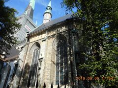 聖ニコラス正教会から5分程北に進んで聖オレフ教会を目指します。改修中で中に入れませんでした。