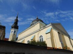 タリン市立劇場から南西に数分でキリスト変容教会の塔が見えました。