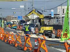火曜１０時半。加木屋町石田信号交差点。まだ工事は続くのですね。