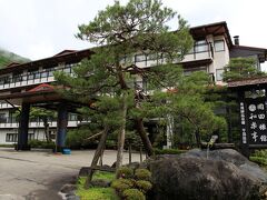 平湯温泉 岡田旅館
・・秘湯を満喫した後、フロントの方の笑顔の応対でチェックアウト・・
８時頃～こちらを、後にしました。
素泊まり@7,000円+税に入湯税@150円で、すっかり癒されました。
