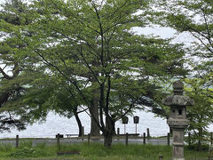 帰路に着く前に付近を散歩。
雨が降ってきたので予定変更。
南湖公園に行きました。