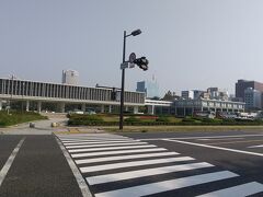 そして、絶対来たかった「広島平和記念公園」
(ハンカチ用意)
まず、平和資料館に向かいます。コロナ禍で、予約が必要とわかって焦りましたが、なんたって朝早い行動なので、予約少なかったらしく、運良く入れました。