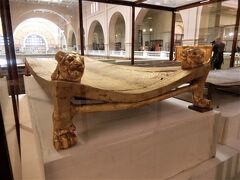 ツタンカーメン王の秘宝　金のベッド