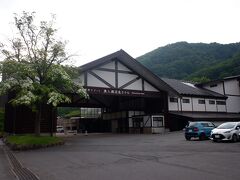 　国道を越えて、奥入瀬方面に少し歩いたところにある、奥入瀬渓流で一番リッチな宿、星野リゾート奥入瀬渓流ホテル。