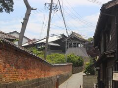 おとといは雨だったので、再度青空の下の相川の町並み。