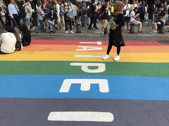 ちょうど、プライドパレードの時期ということで、台北の街は、レインボーカラーに！台湾は、アジアでは初めて同性婚を認めた国です。