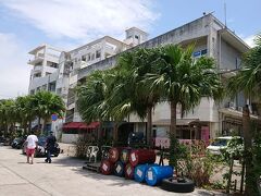 まず、やってきたのはこちらのカフェ。2回目の朝食というか、ブランチというか。