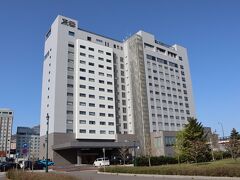 途中の開港通りで降りると、ホテルは直ぐ。
HOTEL&SPA センチュリーマリーナは、2019年春オープンの新しいホテルです。
