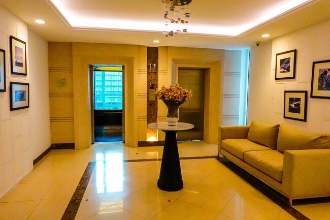 ホテルのエレベーターホール