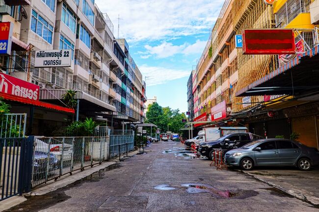 センセープ運河に出られないか、路地を入って見る