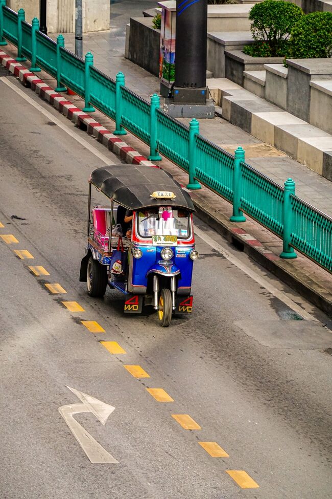 バンコクでは一度も乗った事のないトゥクトゥク。<br />コロナで絶滅寸前。