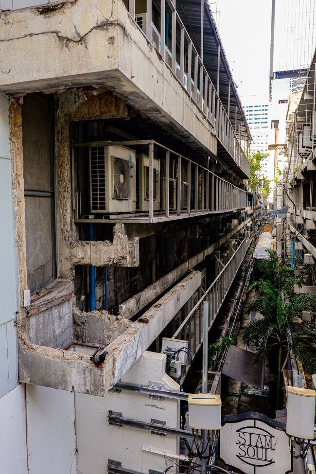 綺麗なビルより、雑多な古い雑居ビルの方が好き