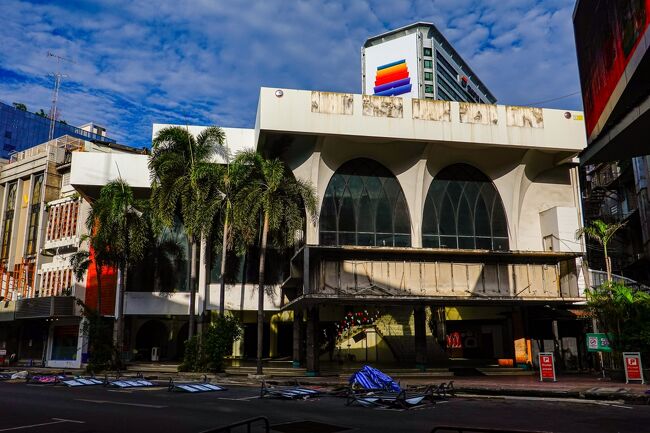 まだ残っていた、解体を待つスカラ座