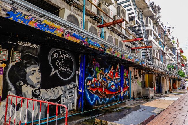 ラマ１世通り側にある壁面アート