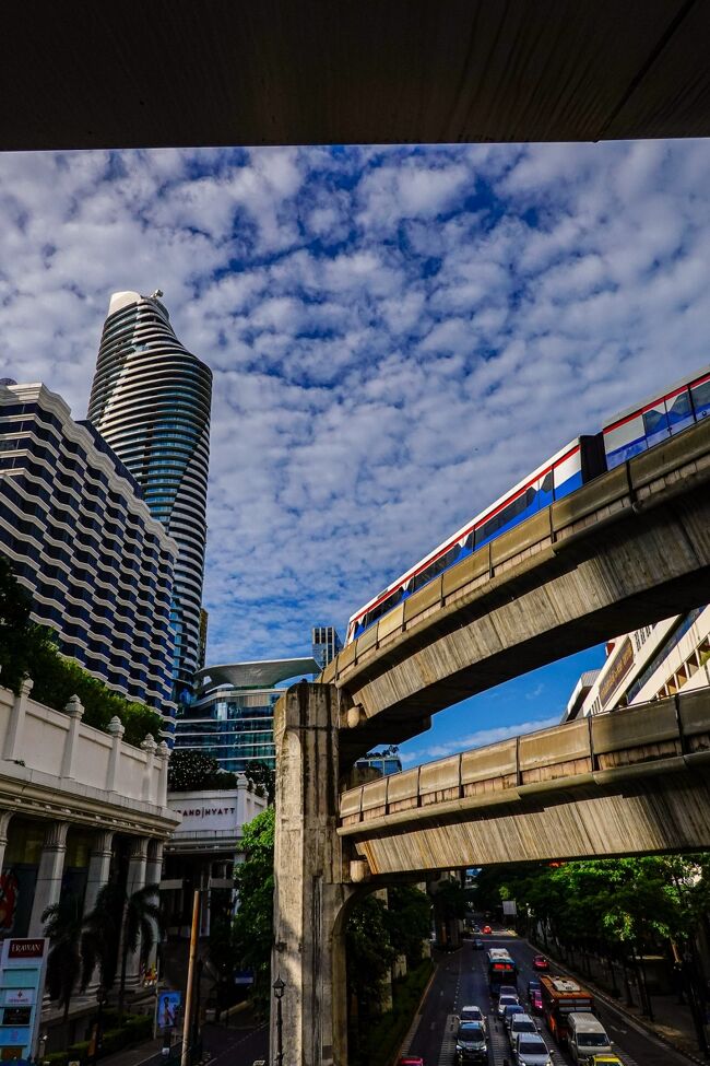 車輌待ちしていたが、ぼっとしていて来たのに気が付かず慌てて撮影。<br />この日は、昼からパタヤへドライブへ