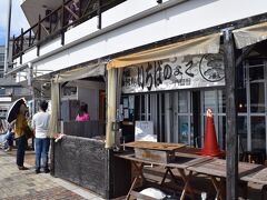 その後市場近くのコチラのお店で。

いちばのよこというお店。
お店の名の通り市場のすぐ近く。