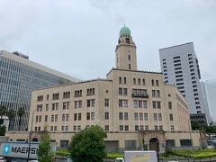 「横浜税関」。
1934年（昭和9年）竣工（３代目）で、「クイーン」の愛称で親しまれます。
