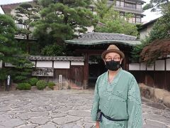 温泉ですっきりしたので湯田温泉の町を散歩しましょう！
この松田屋ホテルって雰囲気いい。
こっちにすればよかったかな・・・