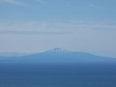 遠くに鳥海山が見えました。