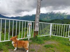 「大望峠」
一休みしたら戸隠方面に向かいます。途中、昨年末に偶然見つけた絶景スポットに再度寄ってみました。相変わらず観光客はほぼゼロでゆっくり景色を眺めたり出来ました。